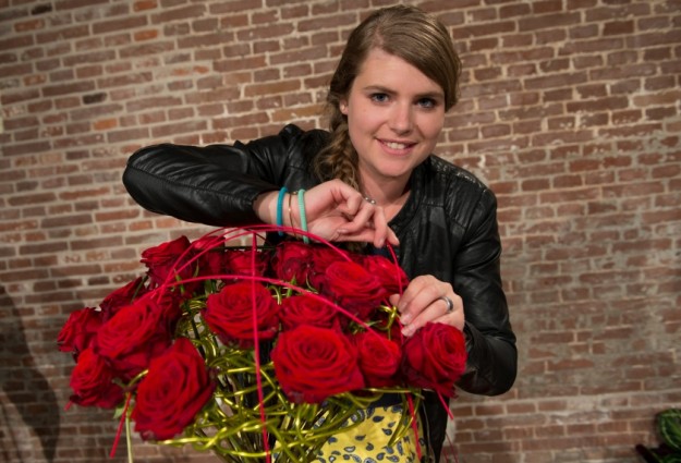 red naomi frakema bouquet 3